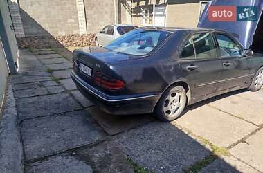 Седан Mercedes-Benz E-Class 2000 в Коростені