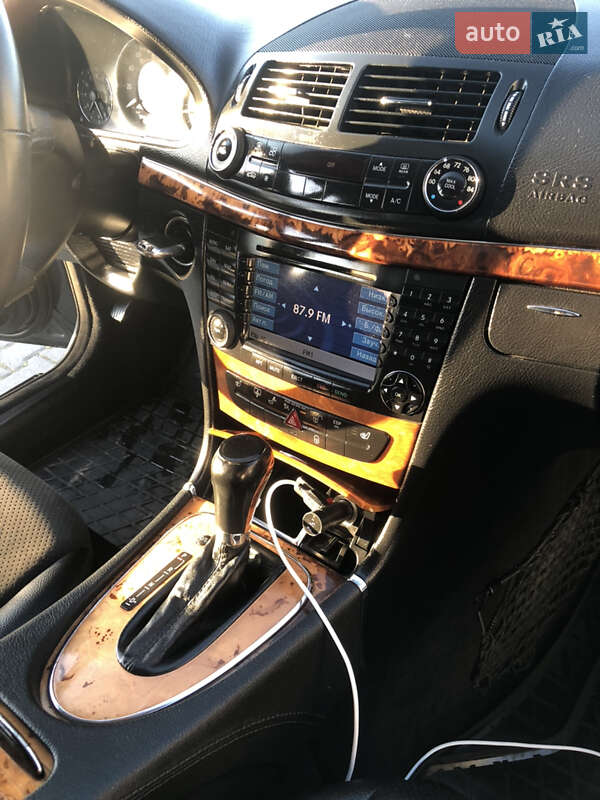 Седан Mercedes-Benz E-Class 2006 в Чернівцях
