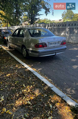 Седан Mercedes-Benz E-Class 2000 в 