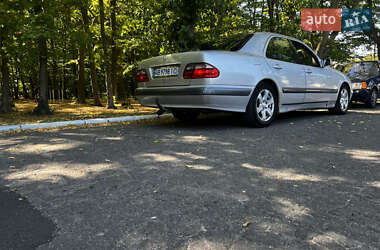 Седан Mercedes-Benz E-Class 2000 в 