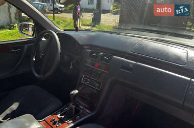 Седан Mercedes-Benz E-Class 2000 в 