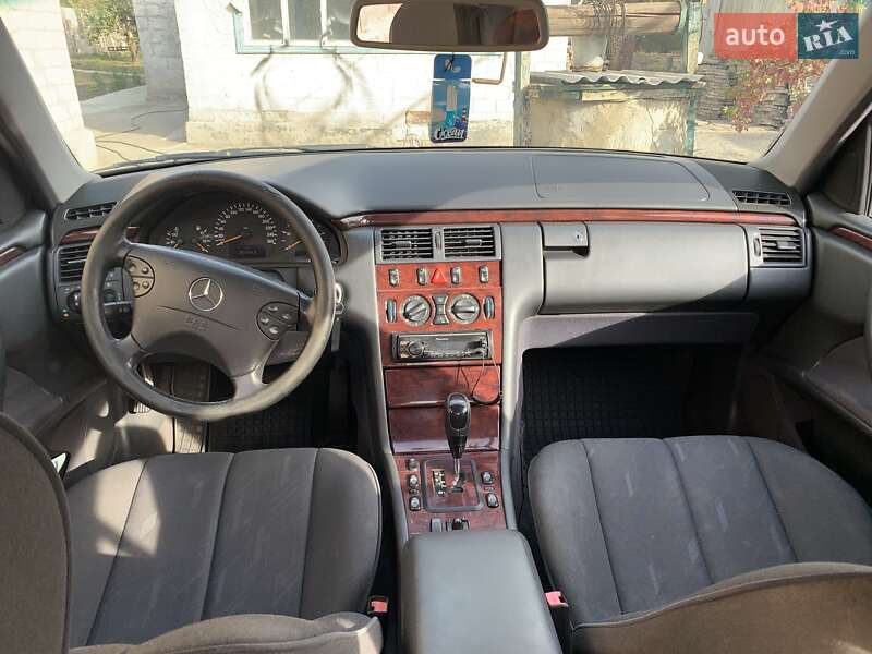 Седан Mercedes-Benz E-Class 2001 в П'ятихатках