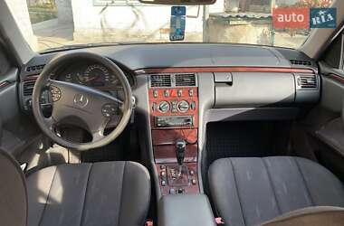 Седан Mercedes-Benz E-Class 2001 в 