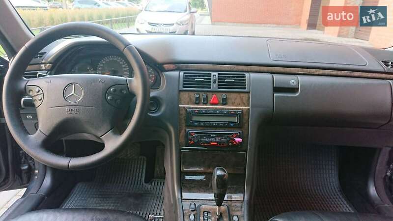 Седан Mercedes-Benz E-Class 2000 в Черкассах