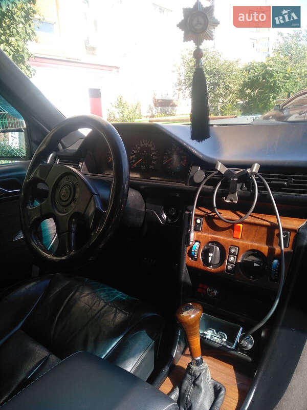 Седан Mercedes-Benz E-Class 1990 в Києві