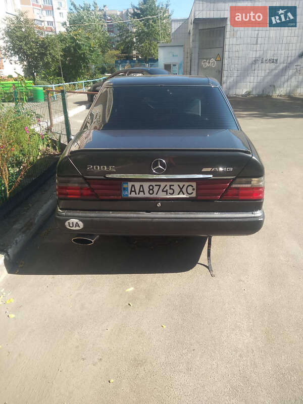 Седан Mercedes-Benz E-Class 1990 в Києві