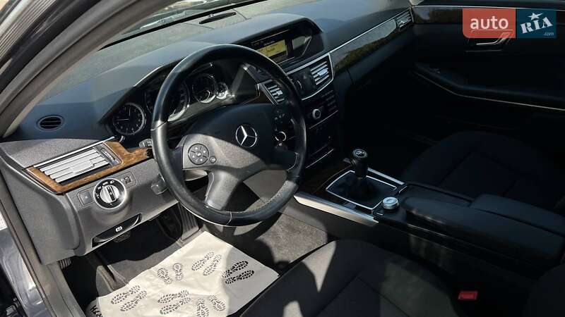 Седан Mercedes-Benz E-Class 2012 в Львові