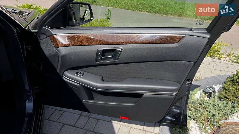 Седан Mercedes-Benz E-Class 2012 в Львові