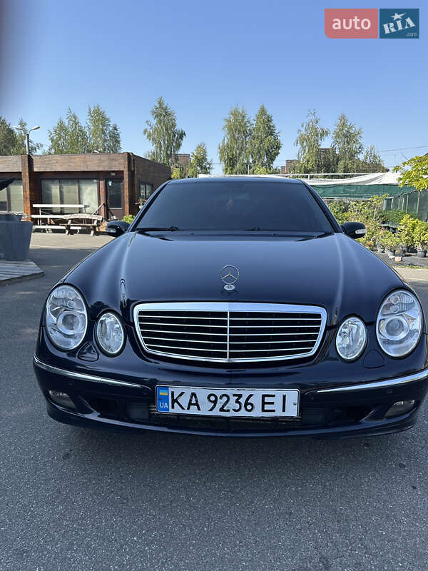 Седан Mercedes-Benz E-Class 2004 в Хотові