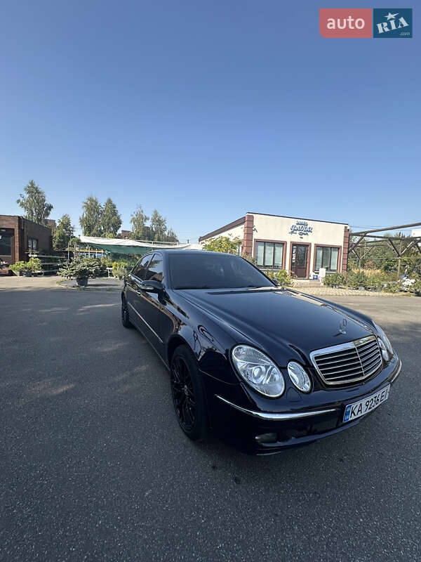 Седан Mercedes-Benz E-Class 2004 в Хотові