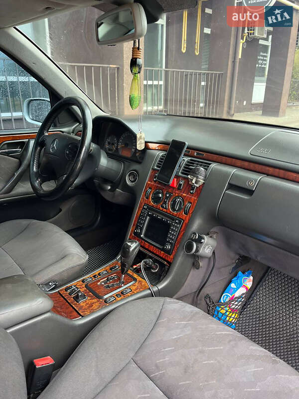 Седан Mercedes-Benz E-Class 2001 в Ратному
