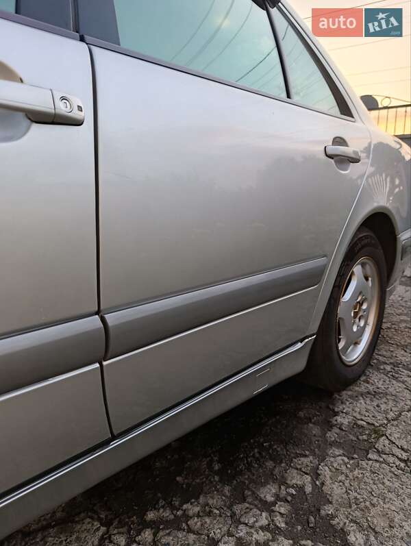 Седан Mercedes-Benz E-Class 2000 в Днепре