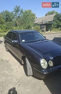 Седан Mercedes-Benz E-Class 2000 в 