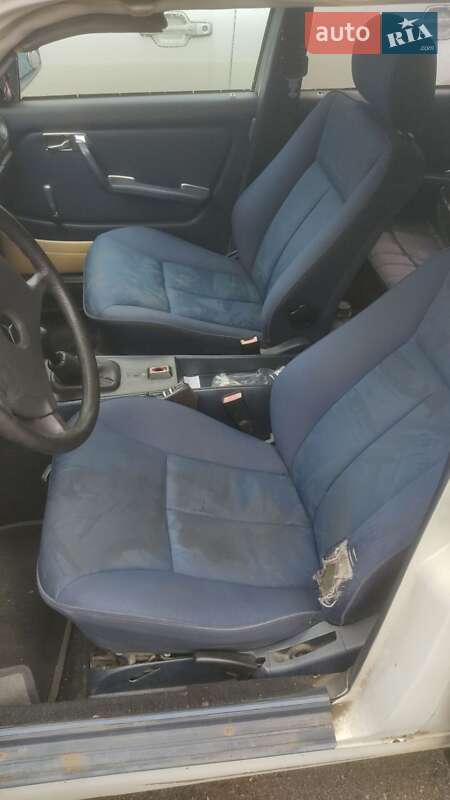 Седан Mercedes-Benz E-Class 1982 в Киеве фото 3 Седан Mercedes-Benz E-Class 1982 в Киеве