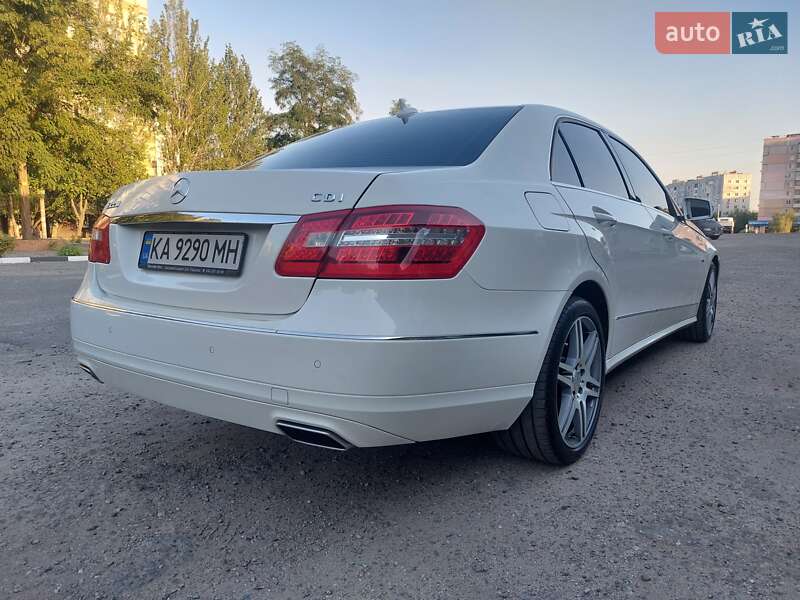 Седан Mercedes-Benz E-Class 2011 в Запорожье