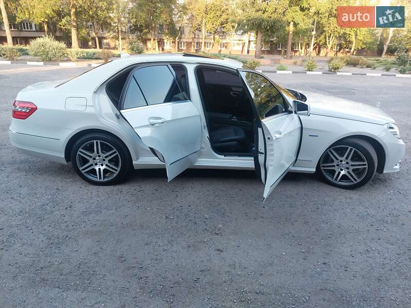 Седан Mercedes-Benz E-Class 2011 в Запорожье