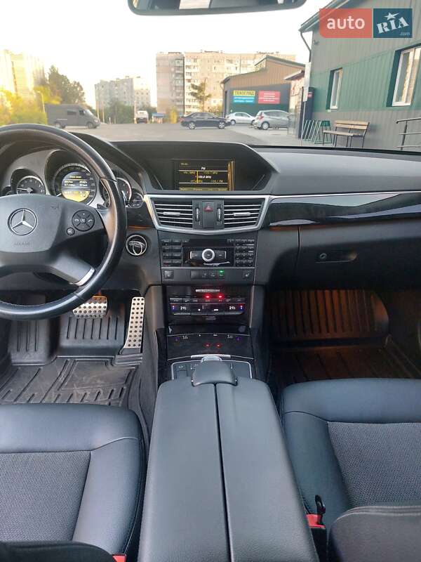 Седан Mercedes-Benz E-Class 2011 в Запорожье