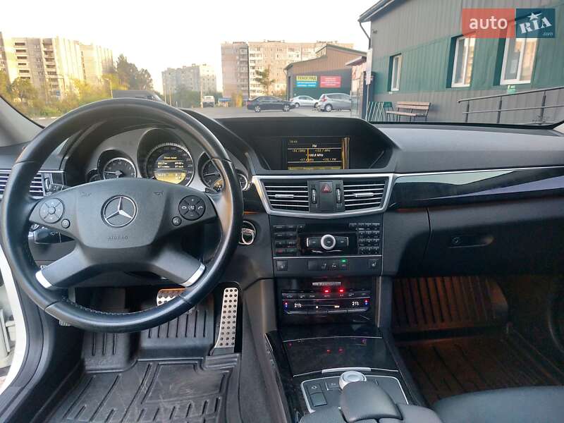 Седан Mercedes-Benz E-Class 2011 в Запорожье