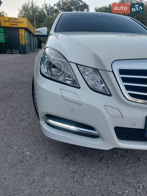 Седан Mercedes-Benz E-Class 2011 в Запорожье