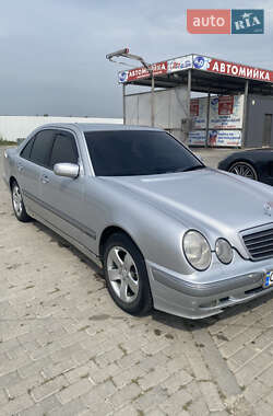 Седан Mercedes-Benz E-Class 2000 в 