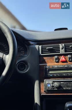 Седан Mercedes-Benz E-Class 2000 в 