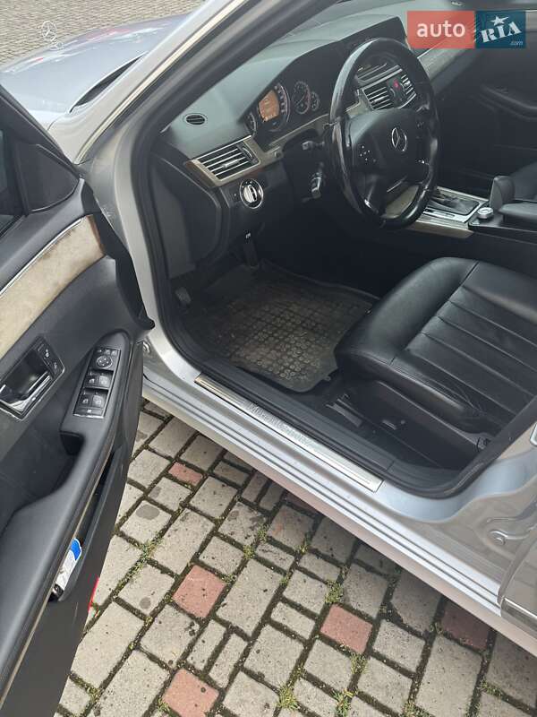 Седан Mercedes-Benz E-Class 2011 в Івано-Франківську