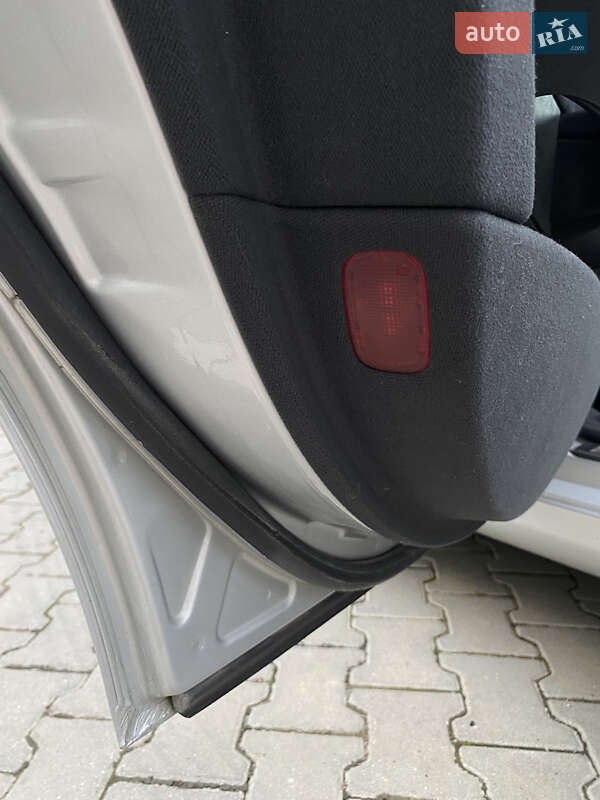 Седан Mercedes-Benz E-Class 2003 в Чернівцях