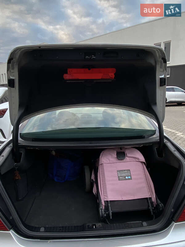 Седан Mercedes-Benz E-Class 2003 в Чернівцях