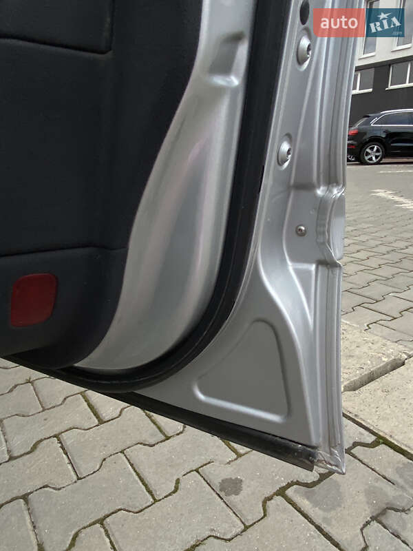 Седан Mercedes-Benz E-Class 2003 в Чернівцях