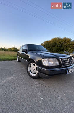 Седан Mercedes-Benz E-Class 1992 в 