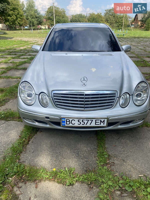 Седан Mercedes-Benz E-Class 2002 в Самборе