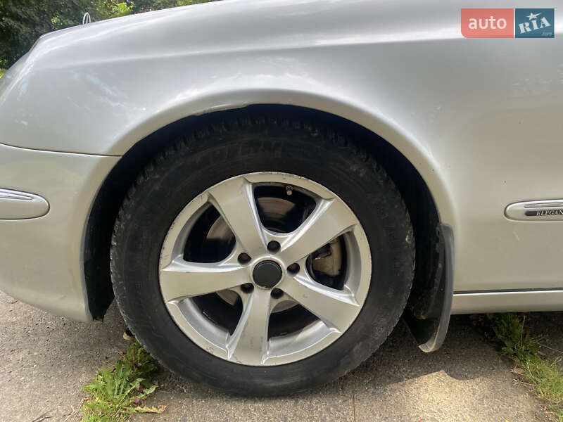 Седан Mercedes-Benz E-Class 2002 в Самборе