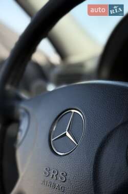 Седан Mercedes-Benz E-Class 2003 в  фото 23 Седан Mercedes-Benz E-Class 2003 в