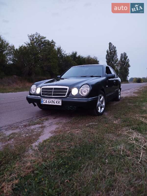 Седан Mercedes-Benz E-Class 1997 в Городище