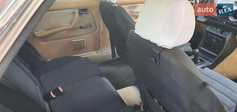 Седан Mercedes-Benz E-Class 1981 в Чернівцях фото 2 Седан Mercedes-Benz E-Class 1981 в Чернівцях