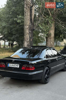 Седан Mercedes-Benz E-Class 2001 в 