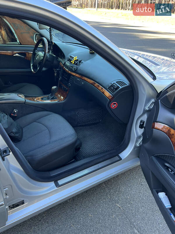 Седан Mercedes-Benz E-Class 2004 в Ірпені