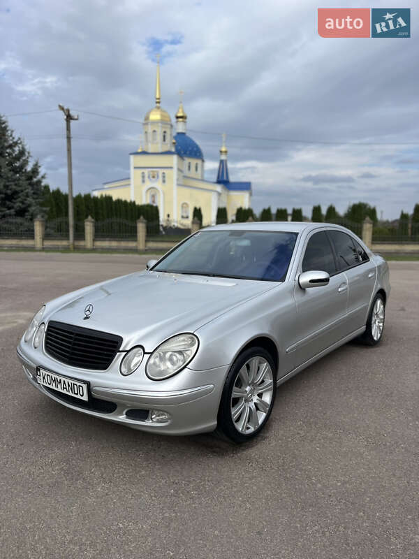 Седан Mercedes-Benz E-Class 2004 в Ірпені