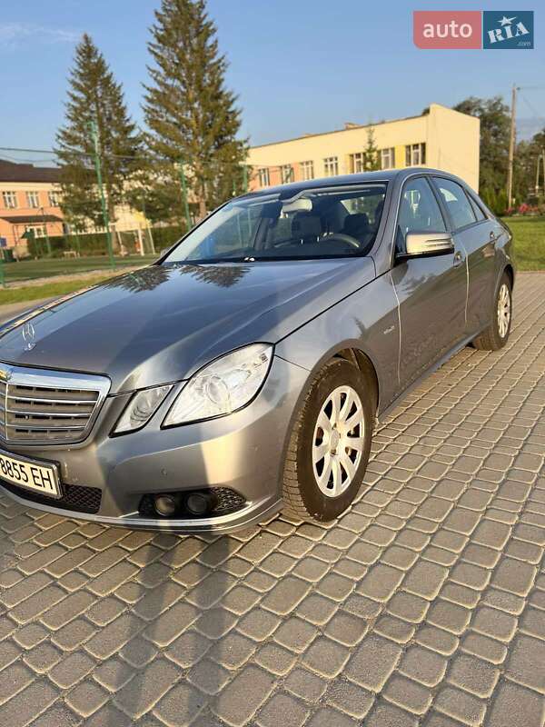 Седан Mercedes-Benz E-Class 2010 в Самборі
