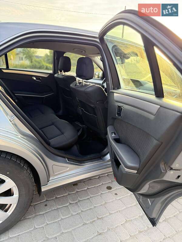 Седан Mercedes-Benz E-Class 2010 в Самборі