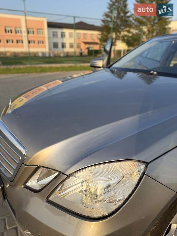 Седан Mercedes-Benz E-Class 2010 в Самборі