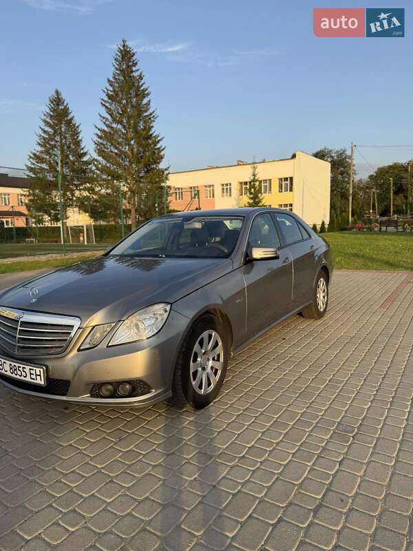 Седан Mercedes-Benz E-Class 2010 в Самборі