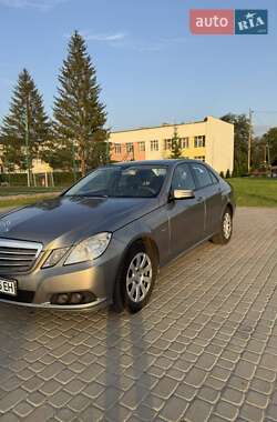 Седан Mercedes-Benz E-Class 2010 в 