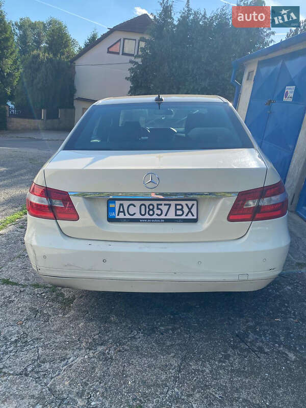 Седан Mercedes-Benz E-Class 2011 в Львове