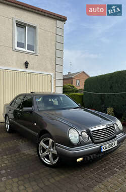 Седан Mercedes-Benz E-Class 1999 в Львові