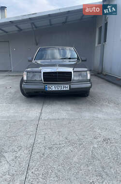 Седан Mercedes-Benz E-Class 1990 в Львові