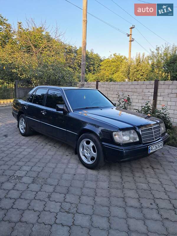 Седан Mercedes-Benz E-Class 1994 в 