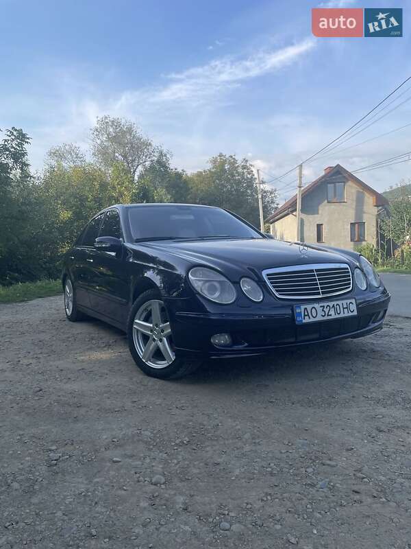 Седан Mercedes-Benz E-Class 2002 в 
