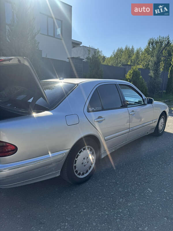 Седан Mercedes-Benz E-Class 2001 в Киеве