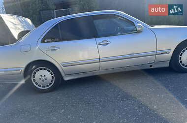Седан Mercedes-Benz E-Class 2001 в 